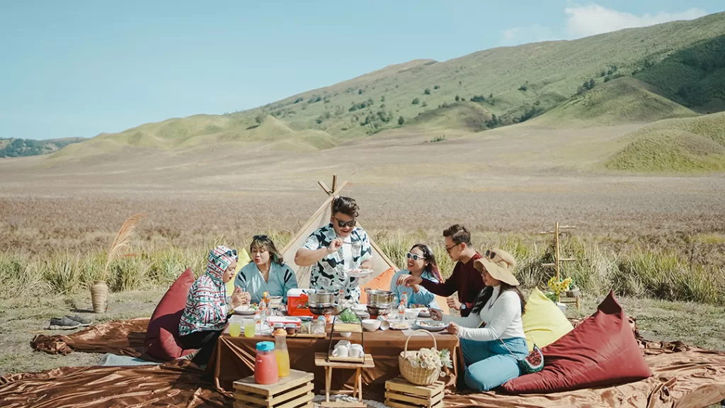 Apa Yang Menarik di Gunung Bromo - Layanan Breakfast di Savana Gunung Bromo - Trippi.id