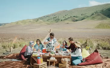 Apa Yang Menarik di Gunung Bromo - Layanan Breakfast di Savana Gunung Bromo - Trippi.id