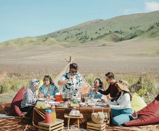 Apa Yang Menarik di Gunung Bromo - Layanan Breakfast di Savana Gunung Bromo - Trippi.id