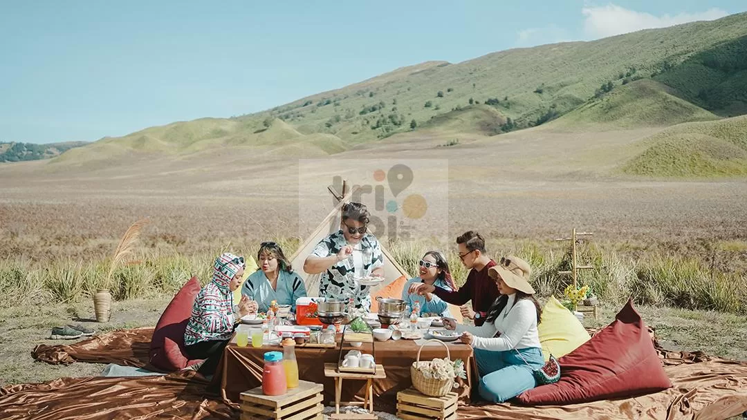 Apa Yang Menarik di Gunung Bromo - Layanan Breakfast di Savana Gunung Bromo - Trippi.id