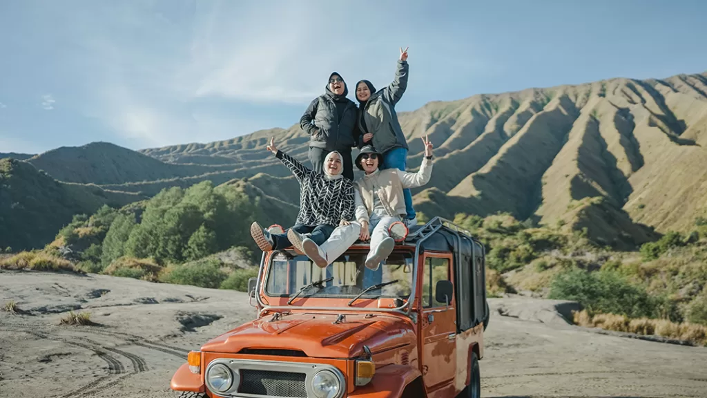 Naik di Atas Jeep Off Road ke Gunung Bromo