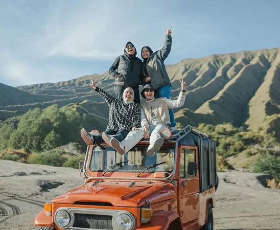 Naik di Atas Jeep Off Road ke Gunung Bromo