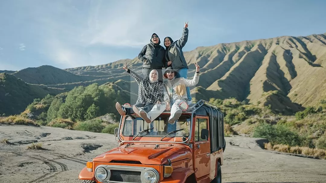 Naik di Atas Jeep Off Road ke Gunung Bromo