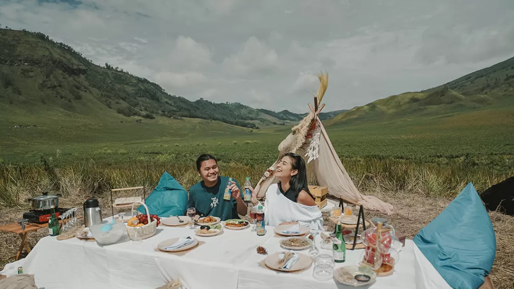 Picnic Breakfast di Bukit Teletubbies di Gunung Bromo - Trippi.id