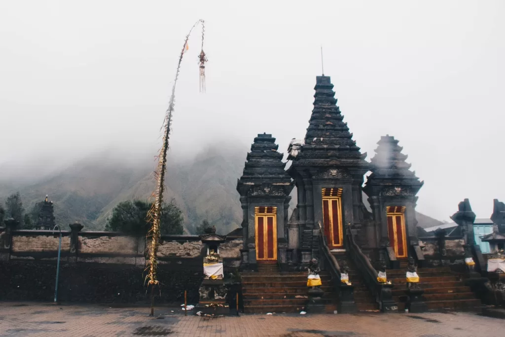 Pura Luhur Poten di Gunung Bromo - Trippi.id